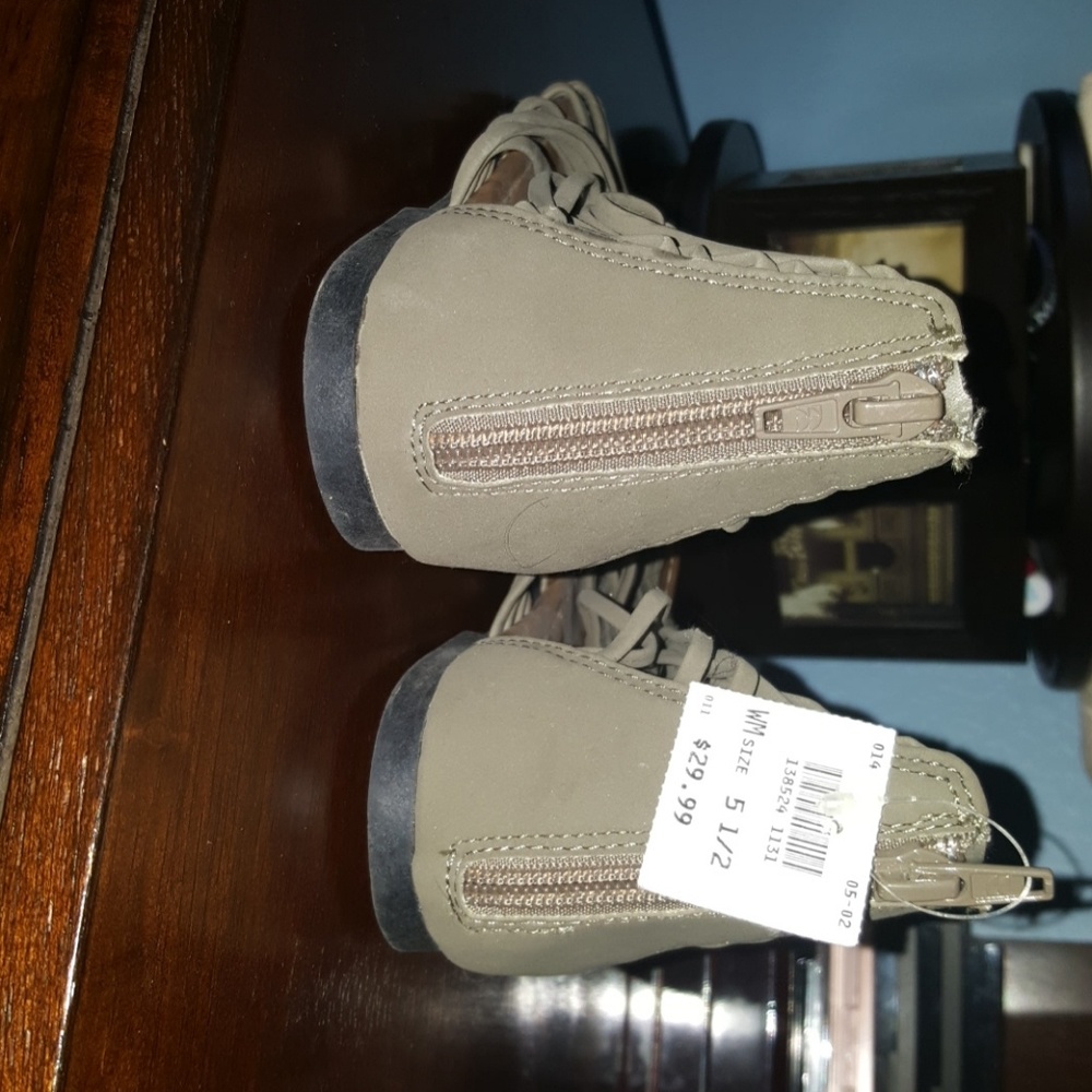 Sandals - Picture 3 of 3